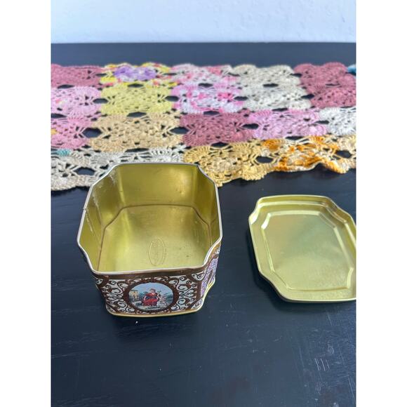 Vtg Decorative Tin with lid- Meister- Victorian Cherubs- regal intricate golden - Picture 6 of 7